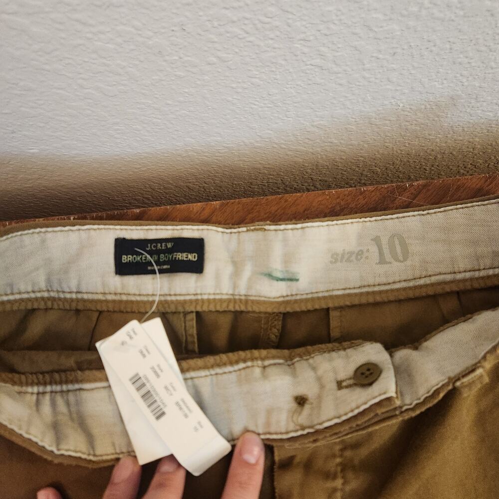 J.Crew Broken-In Boyfriend Khaki Chino Shorts Size 10 - Picture 2 of 5